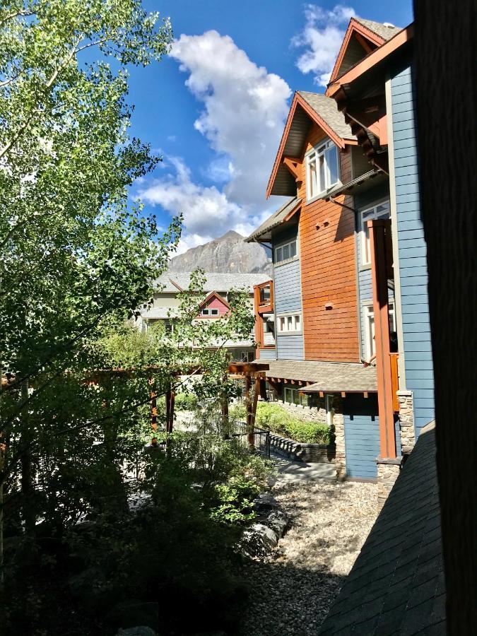 Luxurious & Spacious Mountain Retreat Canmore Eksteriør bilde