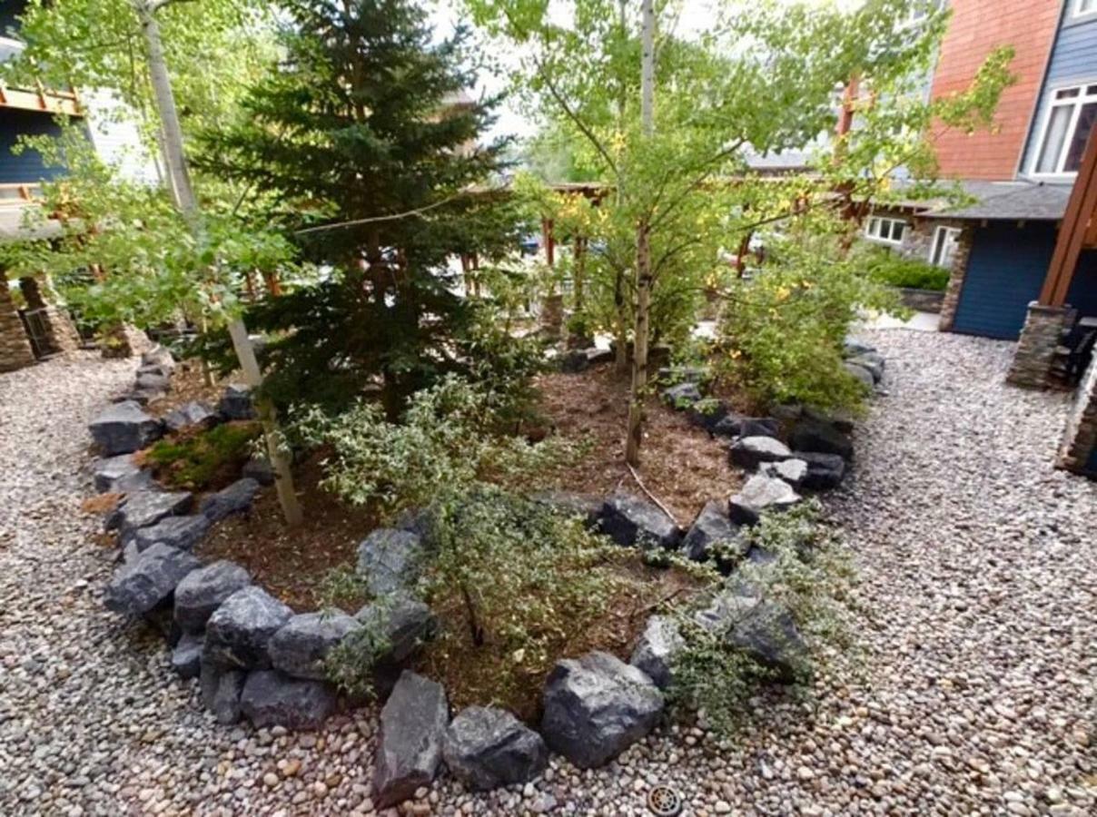 Luxurious & Spacious Mountain Retreat Canmore Eksteriør bilde
